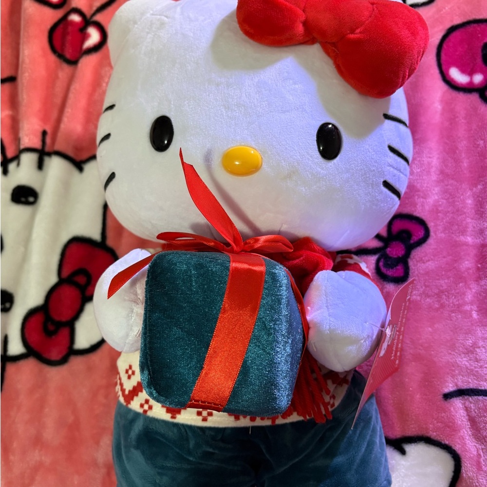 hello kitty christmas greeter
